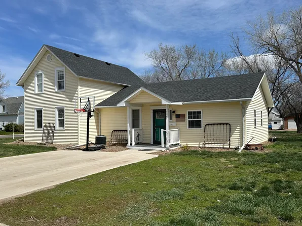 426 W 3rd St, Miller, SD 57362