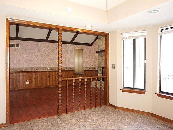4th image of 11724 Crystal Dr