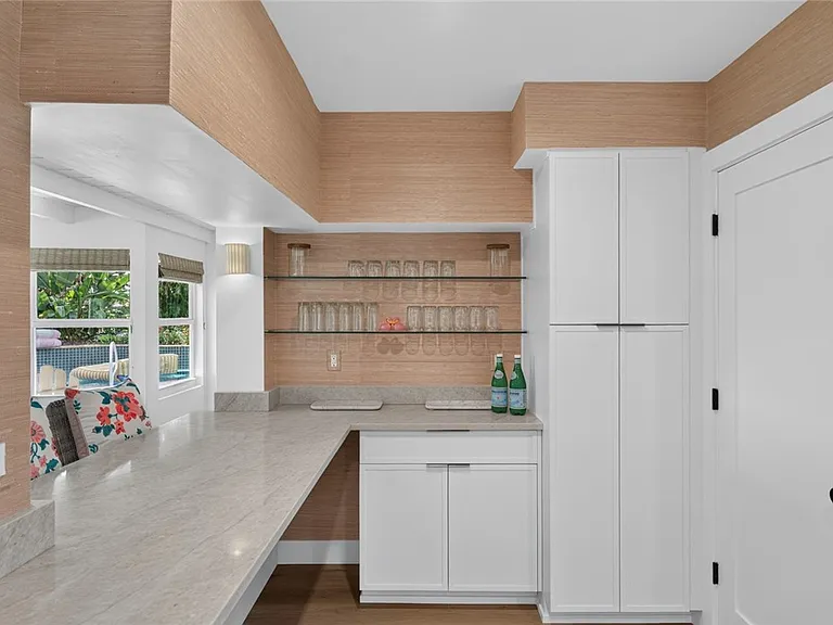 524 Live Oak Rd — Photo 11