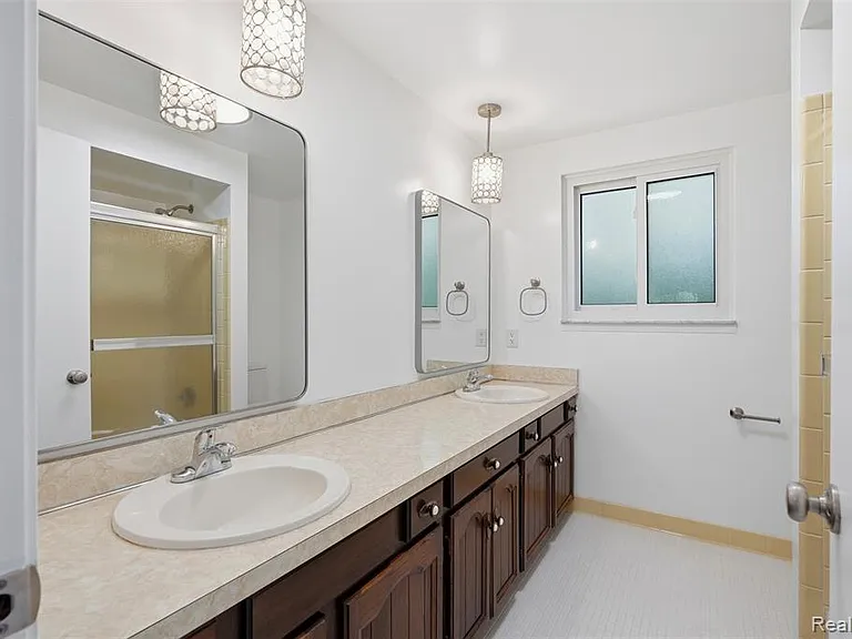 1880 Welling Dr — Photo 20