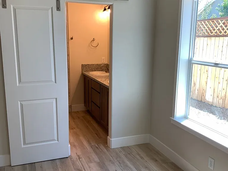 8 Pawtucket Ct — Photo 7