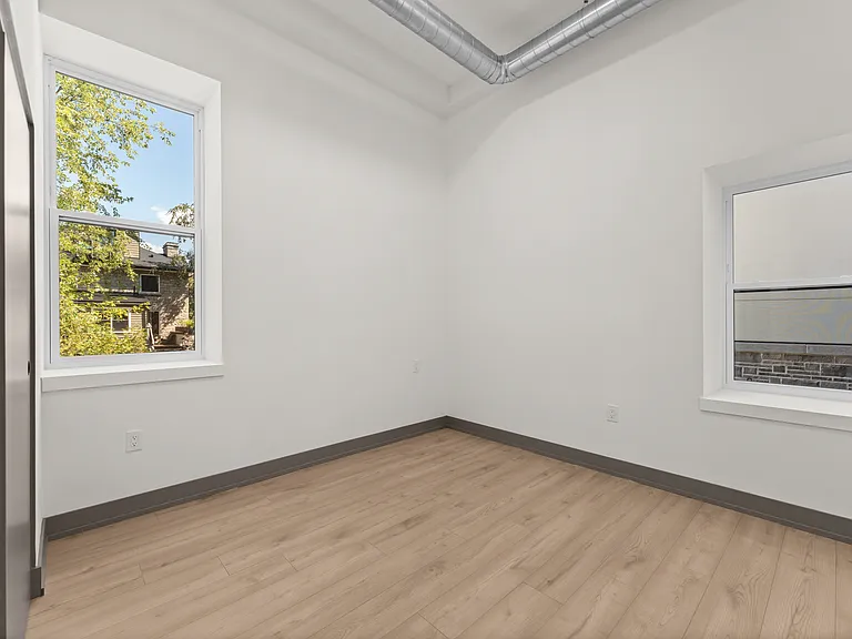 47 Wellington St — Photo 37