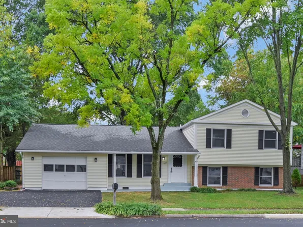 1107 Devon St, Herndon, VA 20170