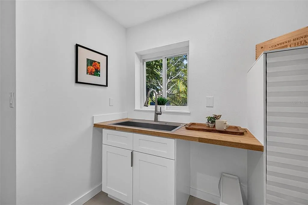 4 bed, 3.0 bath, 2088 sqft, $4,395 — Photo 4