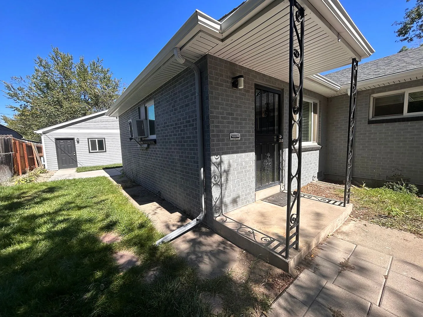 $0 Deposit Option. Charming 2bed/1bath Duplex Near Sloan Lake!! — Photo 4