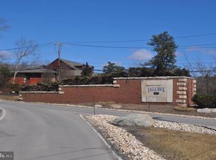 215 Kickapoo Dr, Hazleton, PA 18202