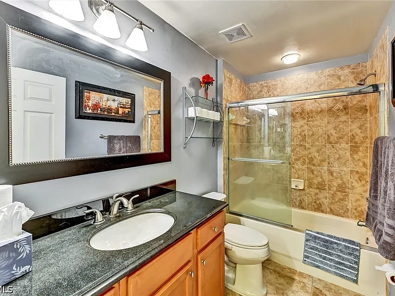311 SW 32nd Pl — Photo 17