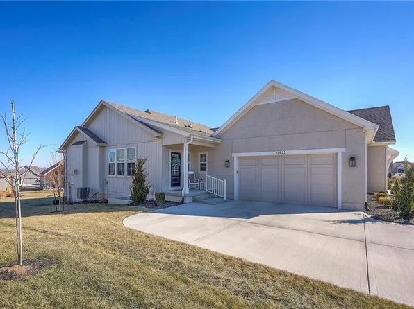 21922 W 82nd Ter, Lenexa, KS 66220