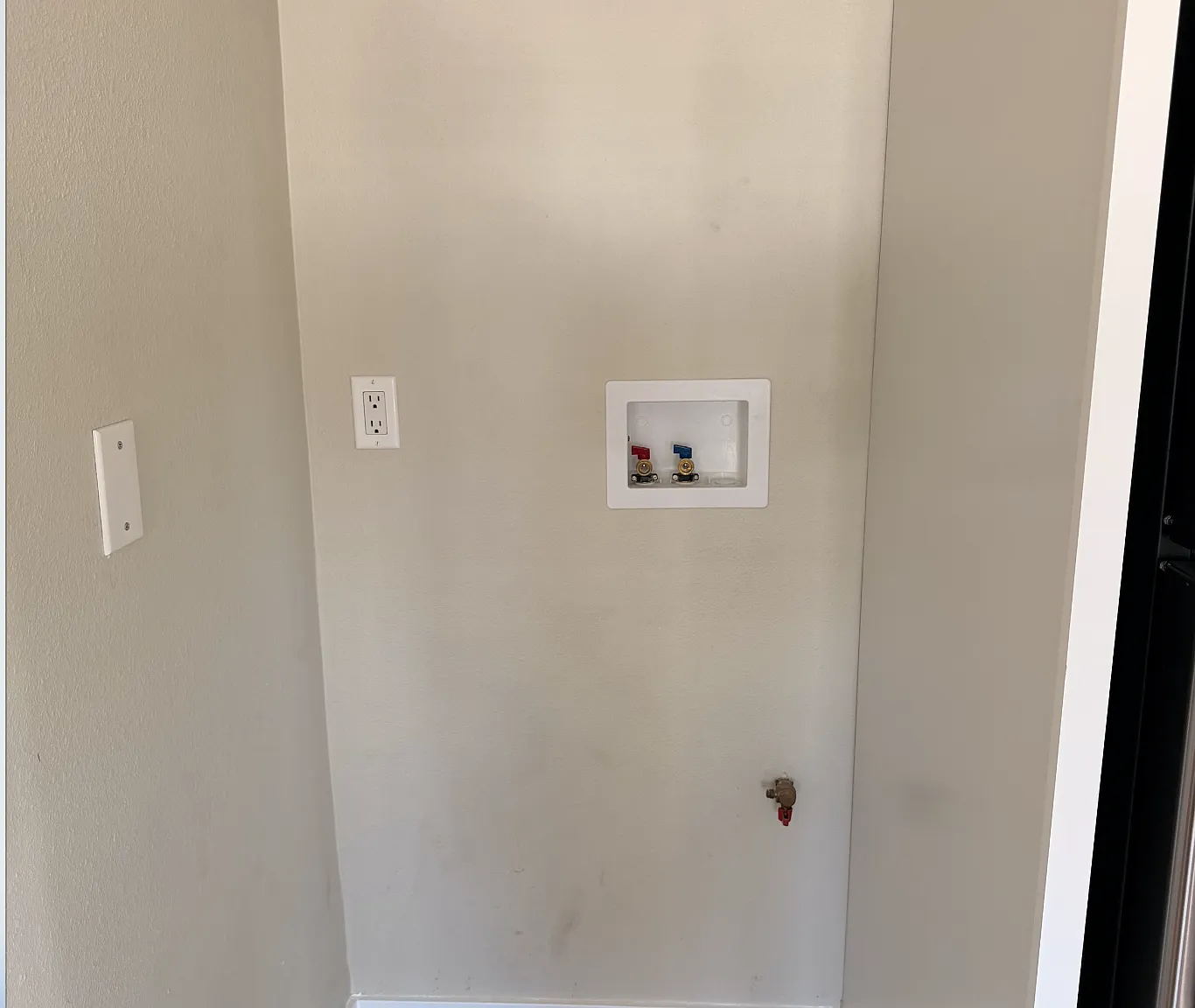2 bed, 890 sqft, $3,300 — Photo 3