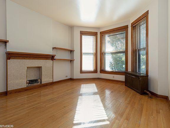 2nd image of 1514 W Wilson Ave APT 2A