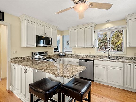 5th image of 178 Atlantic St