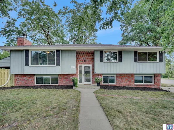 4620 Kirkwood Dr, Lincoln, NE 68516