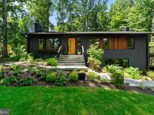 6340 Waterway Dr, Falls Church, VA 22044