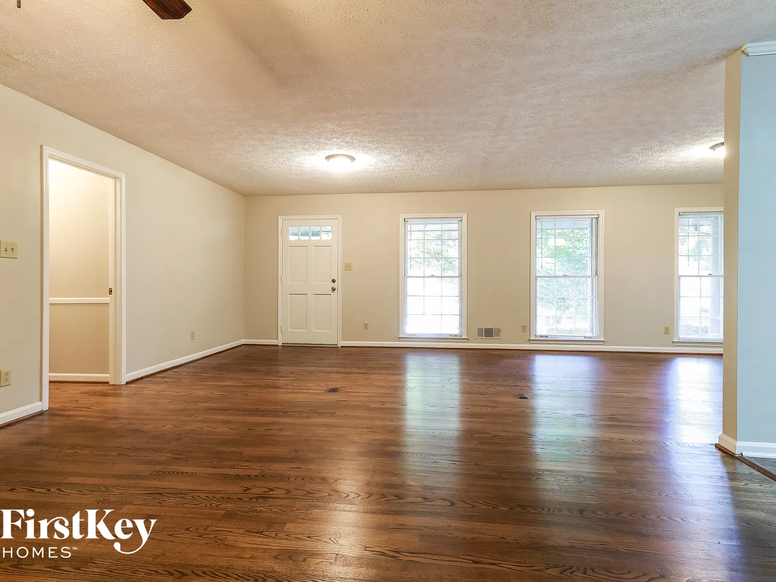 3 bed, 2.0 bath, 1998 sqft, $2,535 — Photo 2