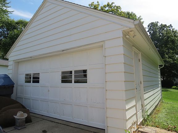 2 car detached garagfe