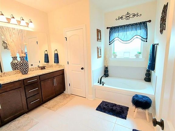 2nd image of 39246 Majestic Wood Ave