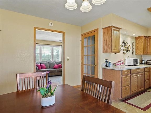 4th image of 318 W Moss St