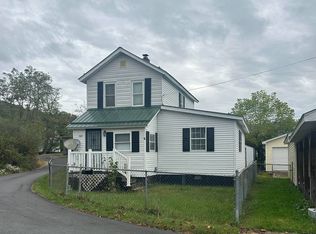 164 Chestnut St, Rainelle, WV 25962