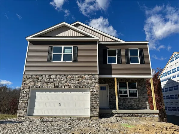 416 Curtis Ct, New Stanton, PA 15639