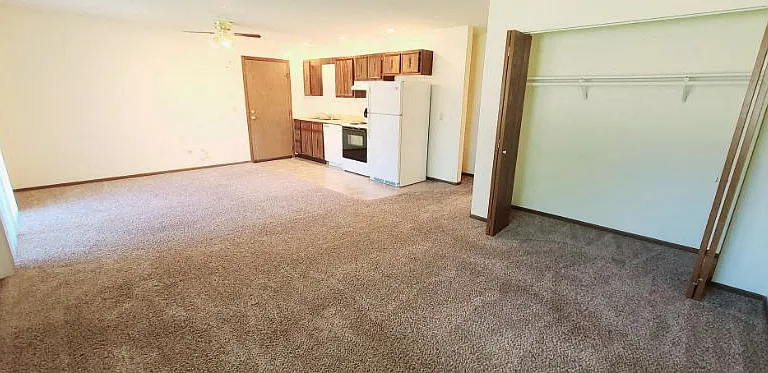 Windsor Crest Apartments — Photo 52