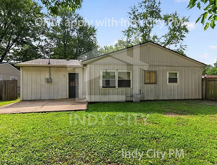 3 bed, 1.5 bath, 1467 sqft, $1,575 — Photo 2