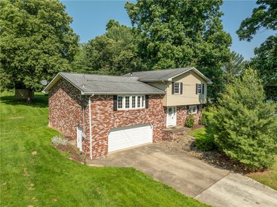 756 Arona Rd, New Stanton, PA, 15672