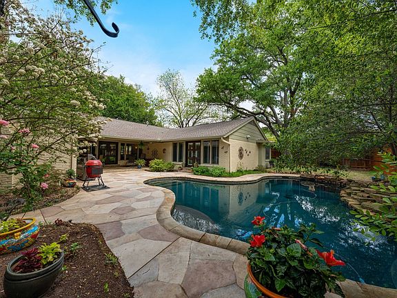 3rd image of 6950 Mossvine Dr