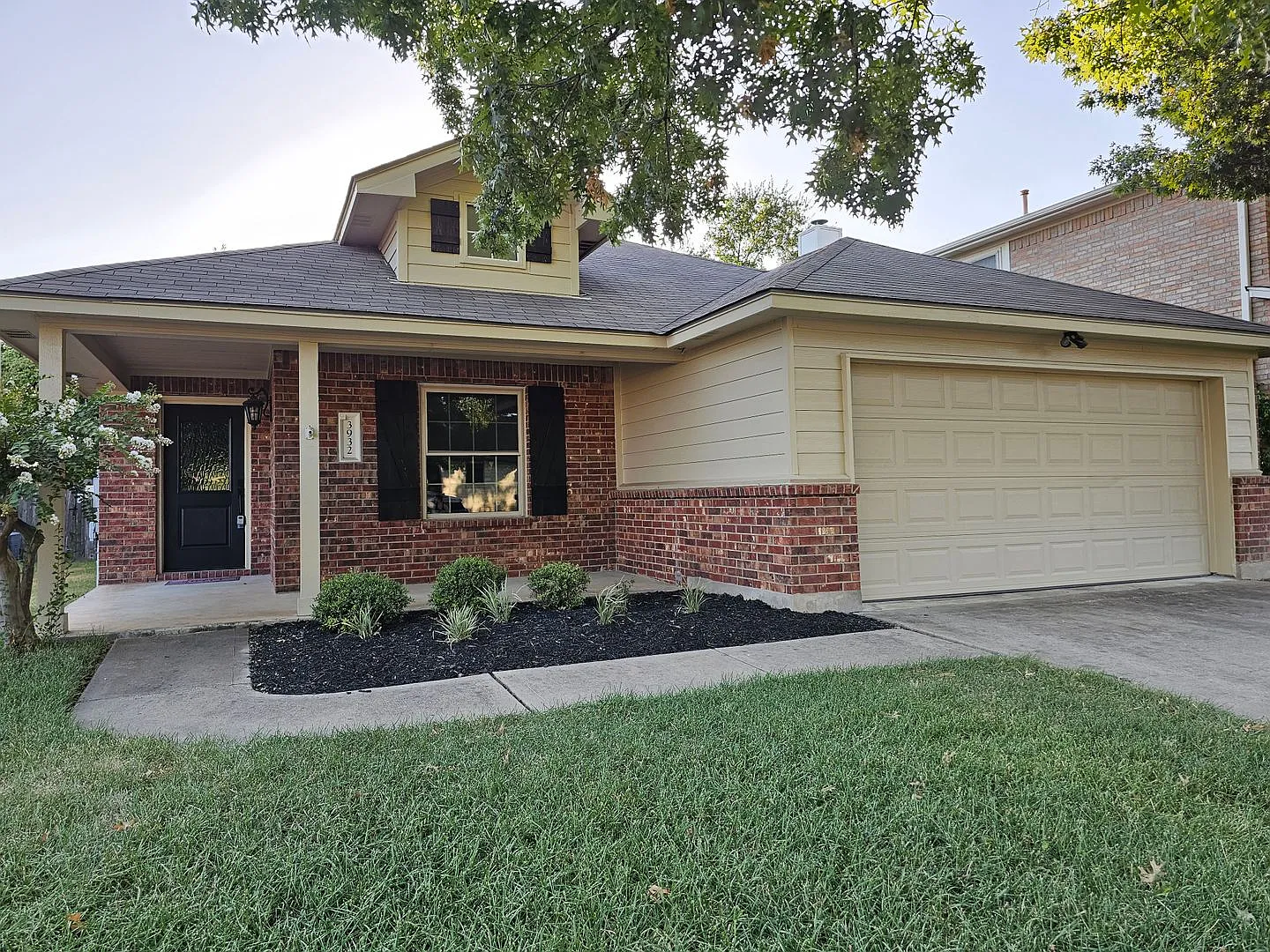 Great Round Rock Location - 3 Bed / 2 Bath — Photo 2