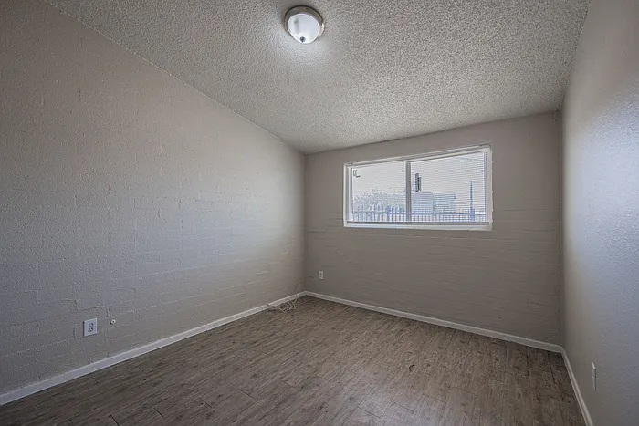 2139 W Devonshire Ave #4 — Photo 12