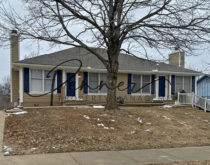 1st image of 202 SE Greystone Dr