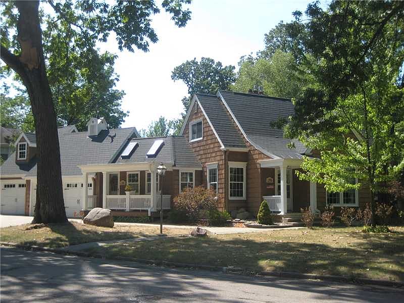1st image of 342 Woodland Dr SE
