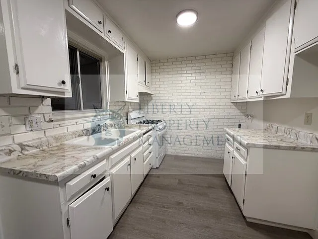 2512 W Bristol Ave — Photo 4