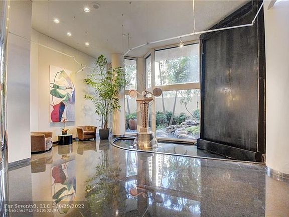4th image of 20191 E Country Club Dr APT 409