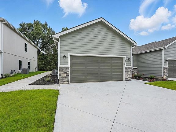 5th image of 789 Highland Dr