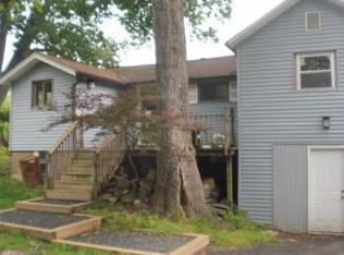 15 E Green Rd, Rock Tavern, NY 12575