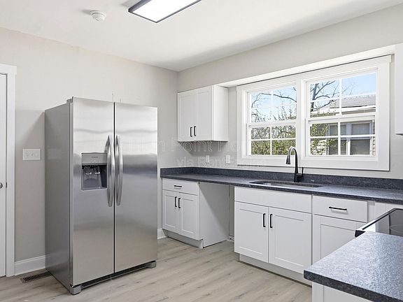 3rd image of 2406 Kirby Ave