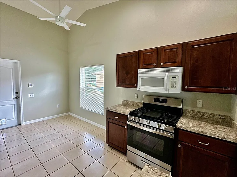 30747 Burleigh Dr — Photo 4