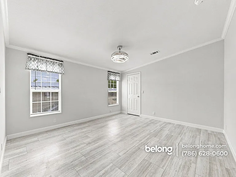 5211 SW 34th St — Photo 12