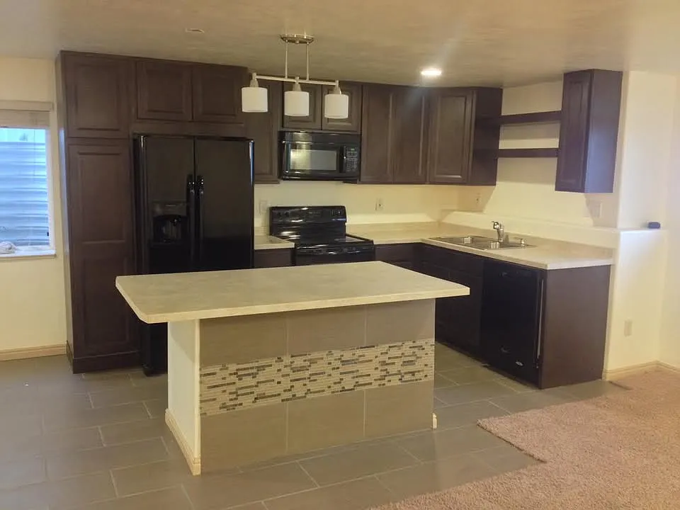 3 bed, 1300 sqft, $1,300 — Photo 2