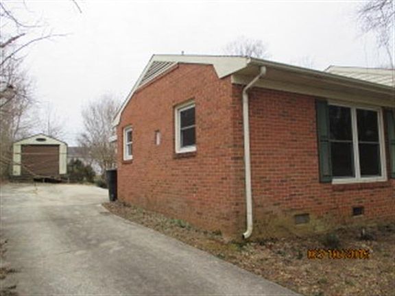 2nd image of 2717 Woodbury Dr