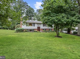 2408 Nickoles Dr, Sykesville, MD 21784