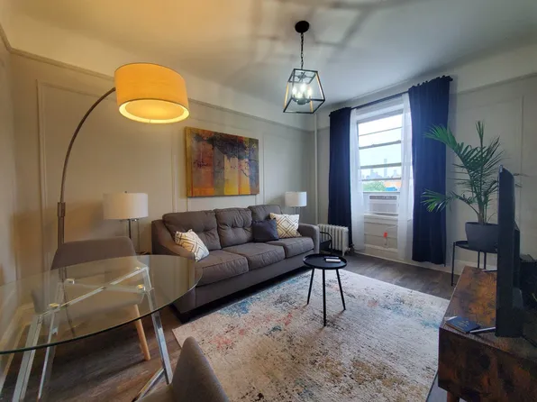 29-01 39th Avenue image 1 of 10