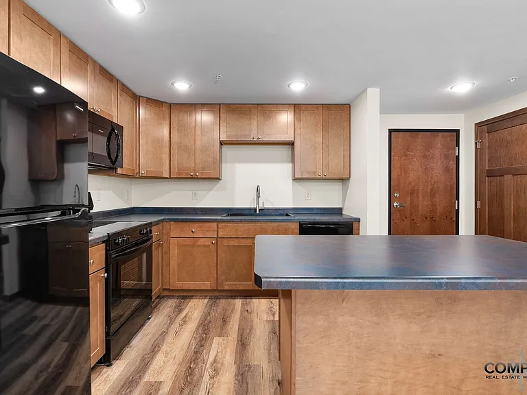 610 Gray St Apartments — Photo 5