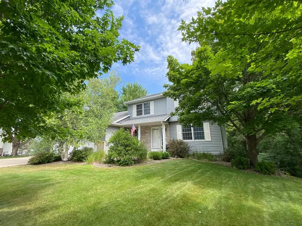 340 Perry Ct, Zumbrota, MN 55992