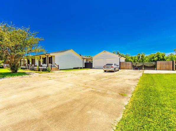 317 Country Village Dr, Raceland, LA 70394