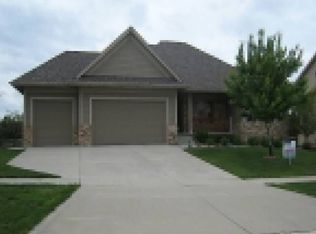 226 S 61st St, West Des Moines, IA 50266