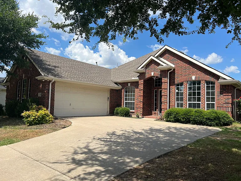 5330 Golfside Dr — Photo 2