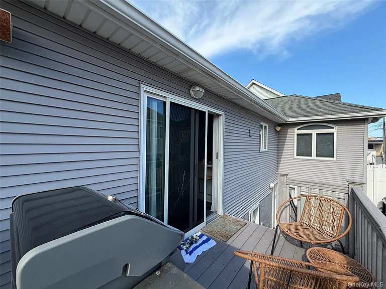 60 Trenton Ave — Photo 13