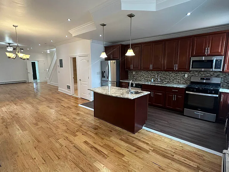 1727 E 93rd St #2 — Photo 6