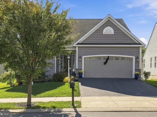 137 Goldenfield Dr, Lancaster, PA 17603